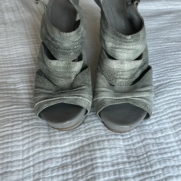 BCBGeneration Gray Heels Elegant Design - Picture 1 of 3